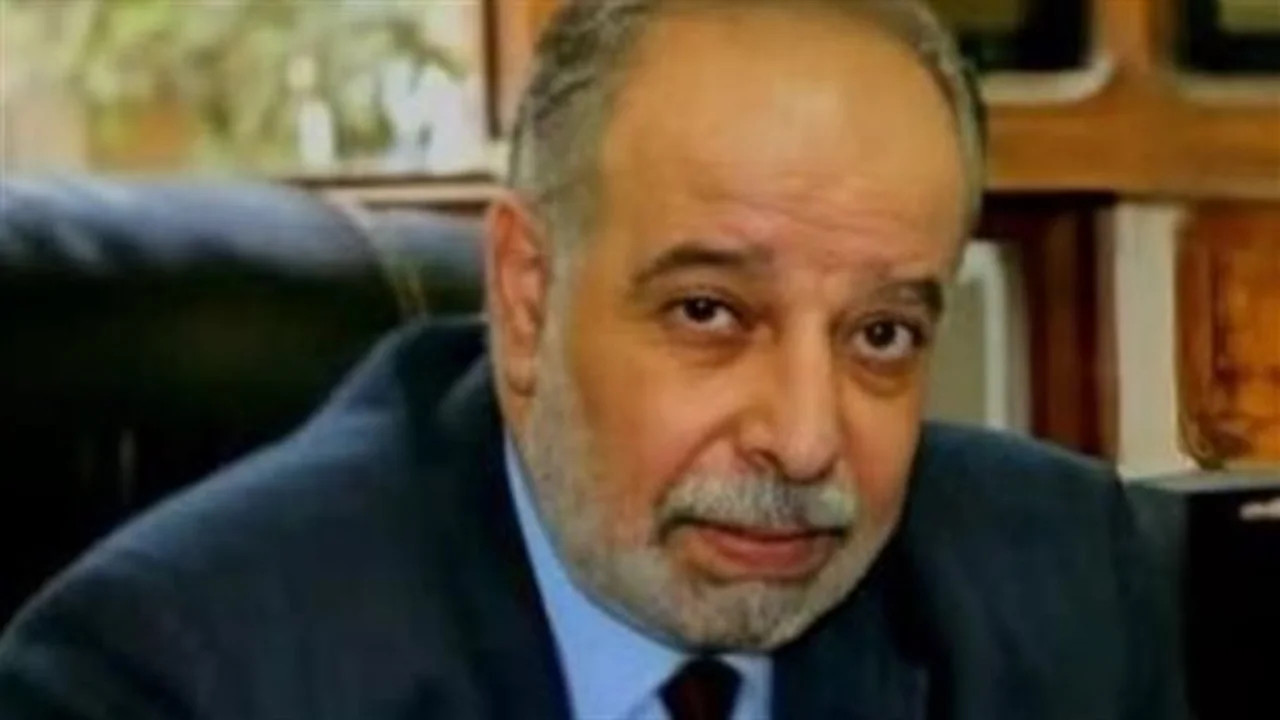 داخل العناية المركزة.. أشرف زكي يكشف تطورات الحالة الصحية للفنان ياسر صادق